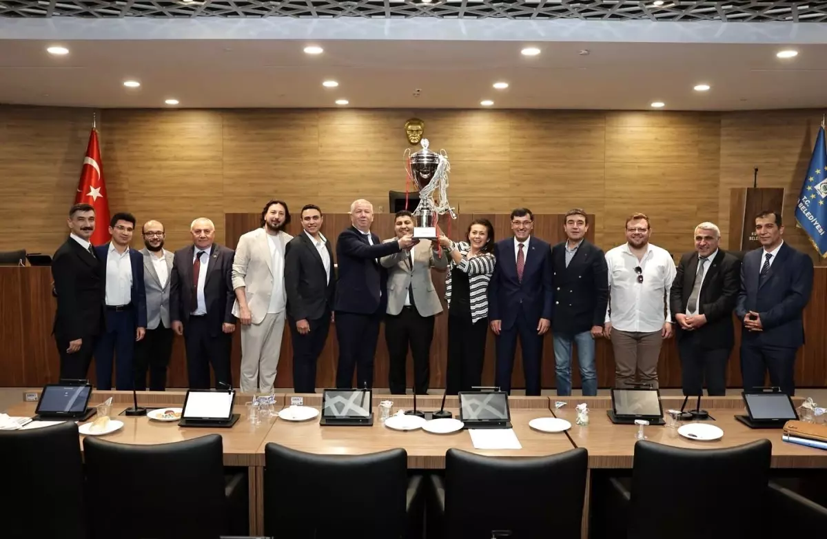 Kütahya Belediye Meclisi'nde İmar Düzenlemeleri ve Şampiyonluk Kutlaması