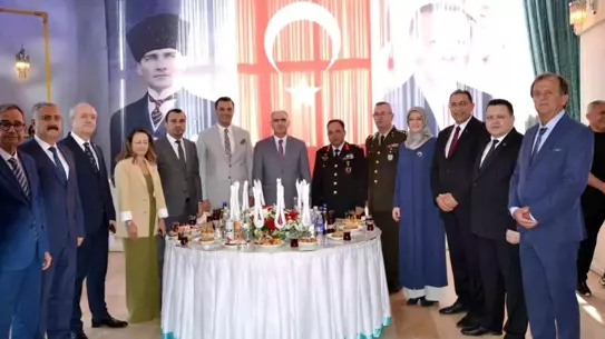 Manisa'da resmi bayramlaşma töreni yapıldı