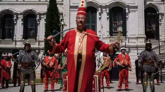 Mehteran Gösterisi Turistlerin İlgi Odağı