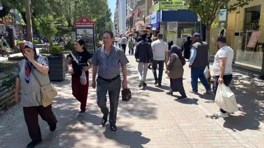 Eskişehir'de Arefe Günü Alışveriş Yoğunluğu