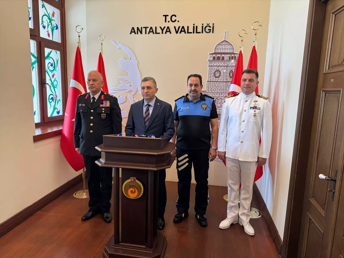 Antalya'da Bayramda Güvenlik Önlemleri Artırıldı