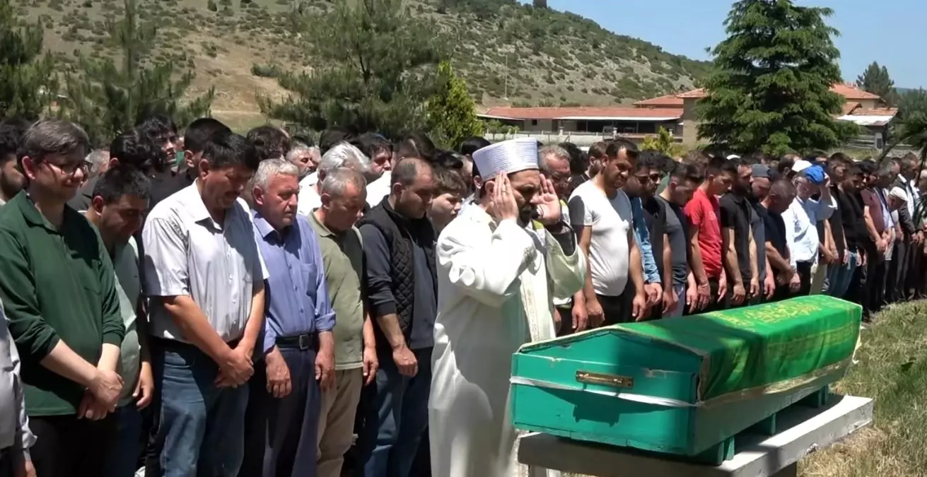 19 Yaşındaki Genç Traktör Kazasında Hayatını Kaybetti