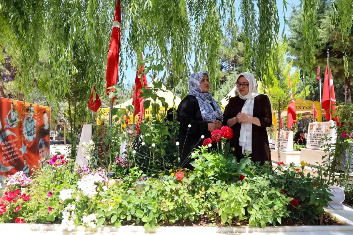 Şahin Gazi şehirlilerle bayramlaştı
