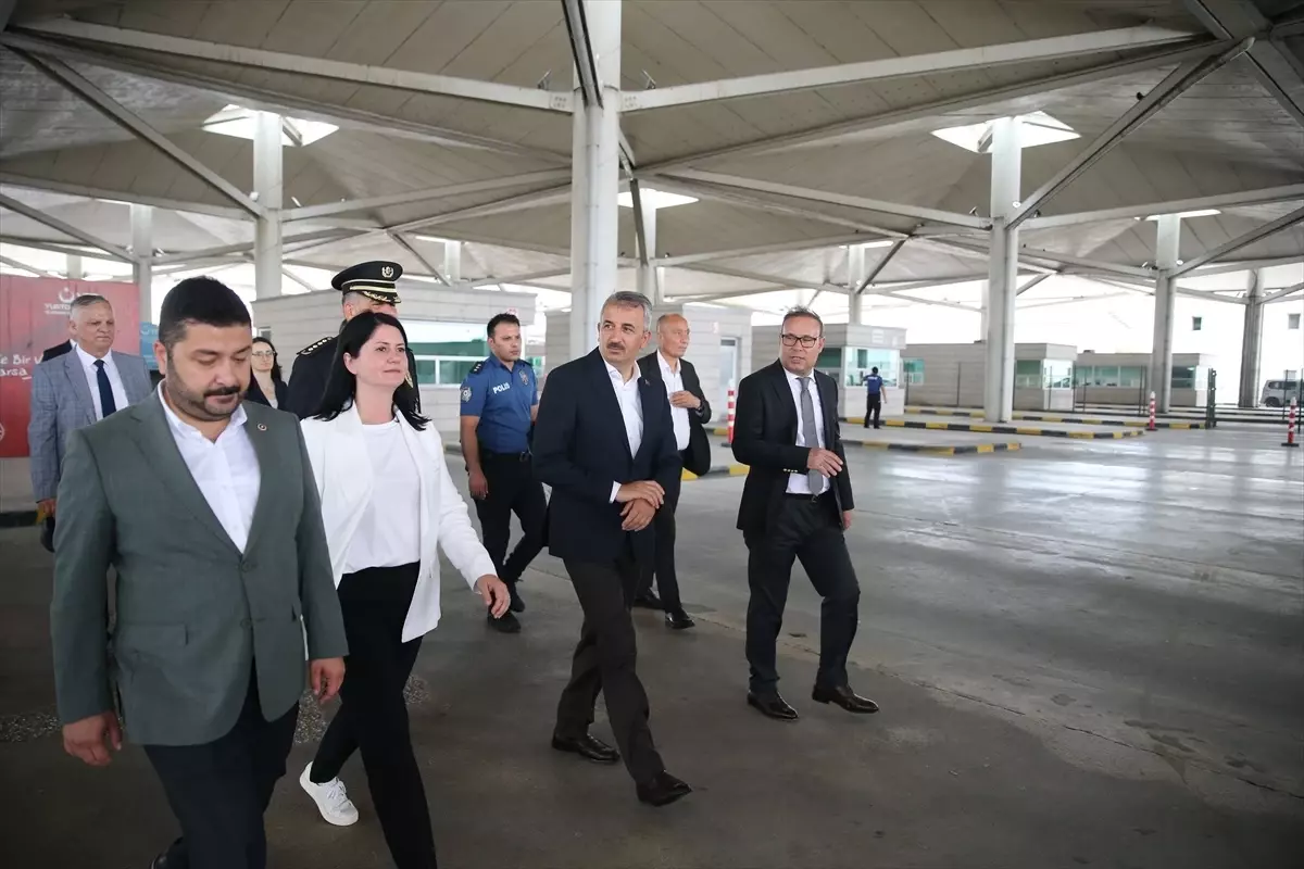 Edirne Valisi Sezer, Kapıkule'de vatandaşlarla bayramlaştı