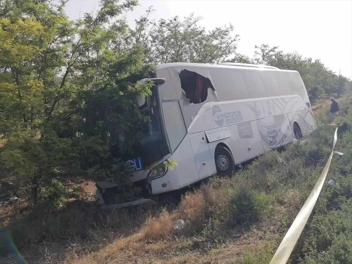 Ereğli'de Yolcu Otobüsü Devrildi: 1 Ölü, 26 Yaralı