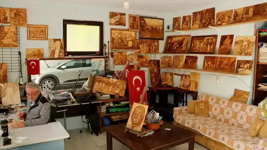 74 Yaşındaki Ahşap Ustası Gelenekleri Yaşatıyor