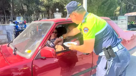 Bayramda Jandarmadan Şekerli Trafik Denetimi