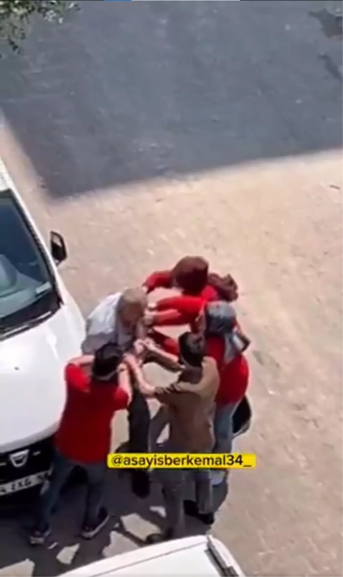 Hırsızlık yaptığı iddia edilen yaşlı adam kaçmasın diye her şeyi yaptılar