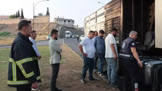 Cizre'de Tır Yangını Yangın Söndürüldü