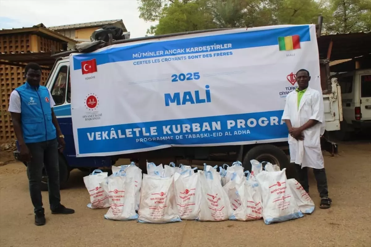 TDV, Mali'ye Kurban Etleri Ulaştırdı