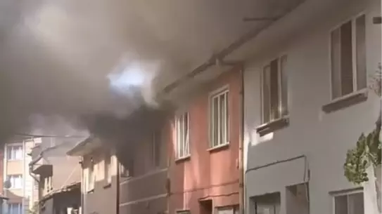 İnegöl'de Yangın: Yabancı Aile Evde Yoktu