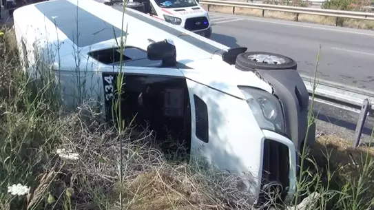 Manavgat'ta Tur Minibüsü Devrildi: 5 Yaralı