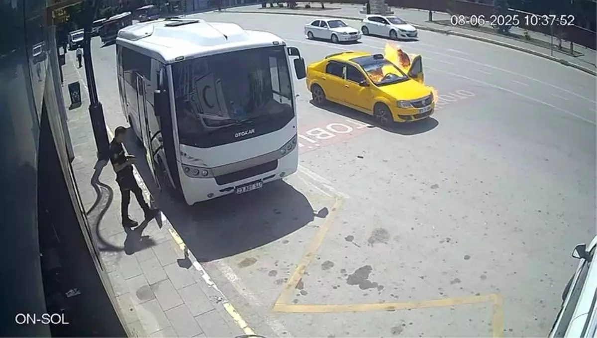 Elazığ'da Ticari Taksi Alev Aldı