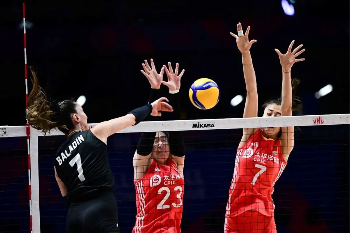 A Milli Kadın Voleybol Takımı'ndan Çin'e 3-2 Zafer
