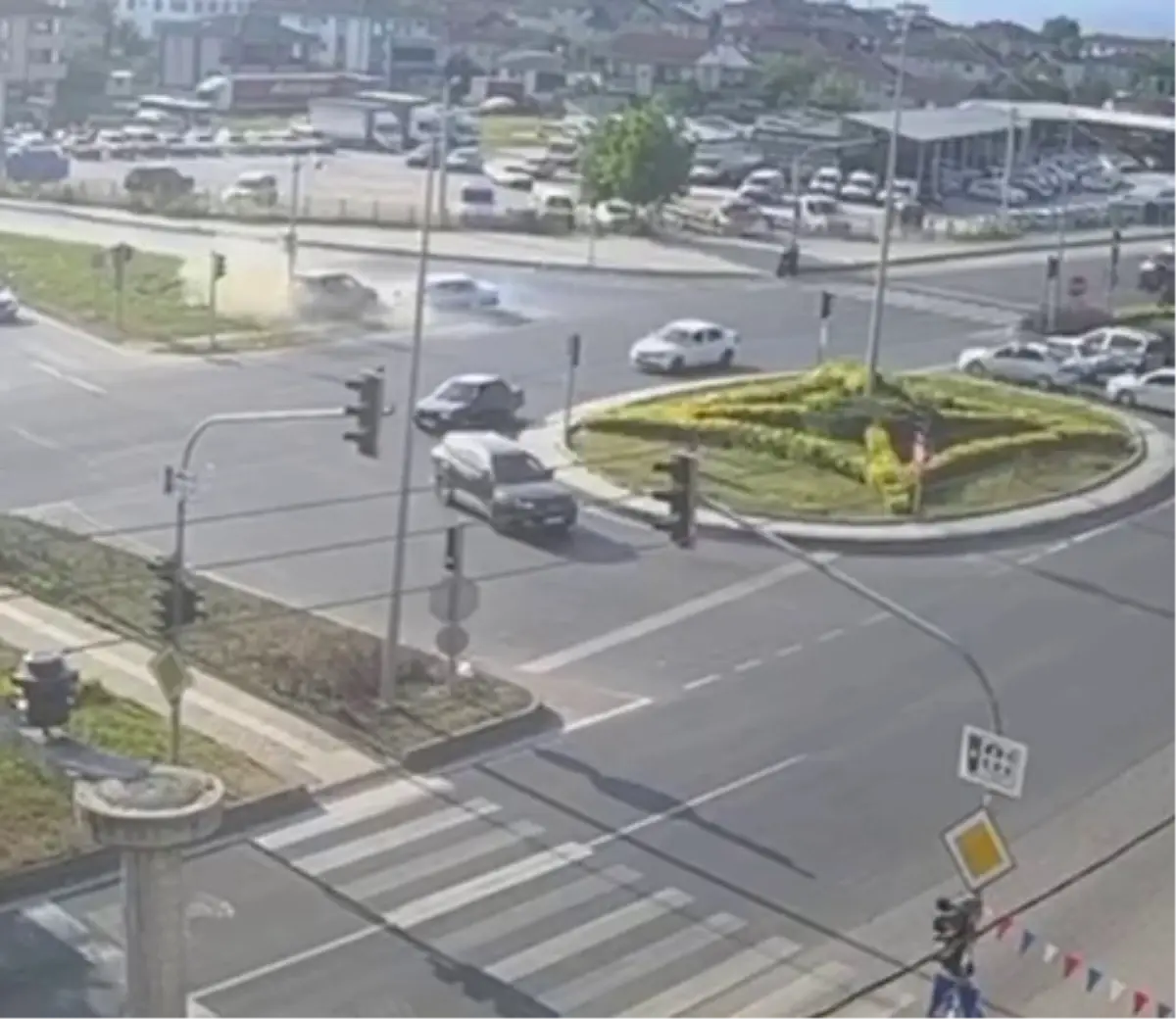 Düzce'de Kavşakta Kaza: 1 Yaralı