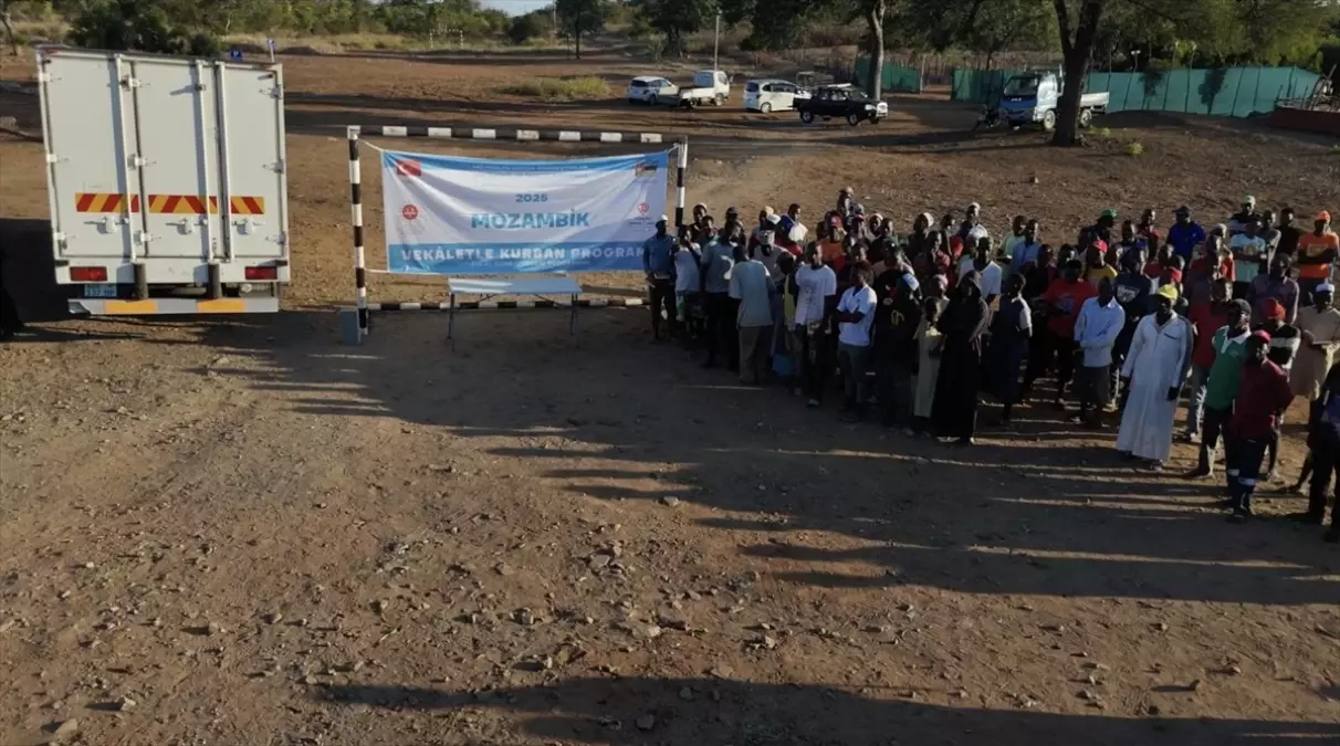 TDV Mozambik'te Kurban Etlerini Dağıtıyor