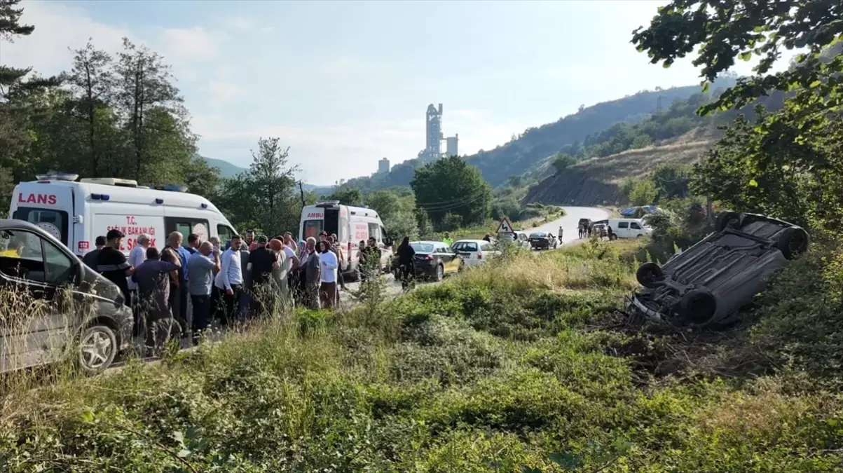 Düzce'de Otomobil Devrildi