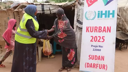 İHH Sudan'da 52 Bin Kişiye Kurban Eti Dağıttı