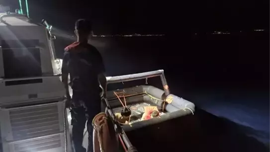 Ayvalık'ta Yunanistan tarafından itilen göçmenler kurtarıldı