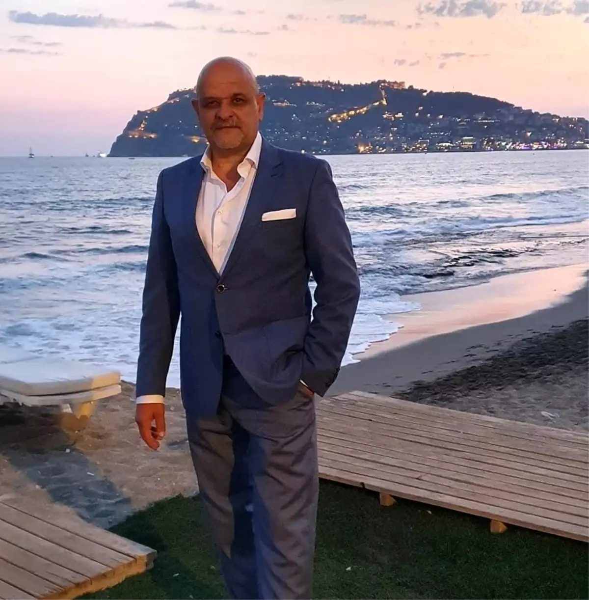 Alanya'da Trafik Kazası: Sürücü Uçuruma Yuvarlandı