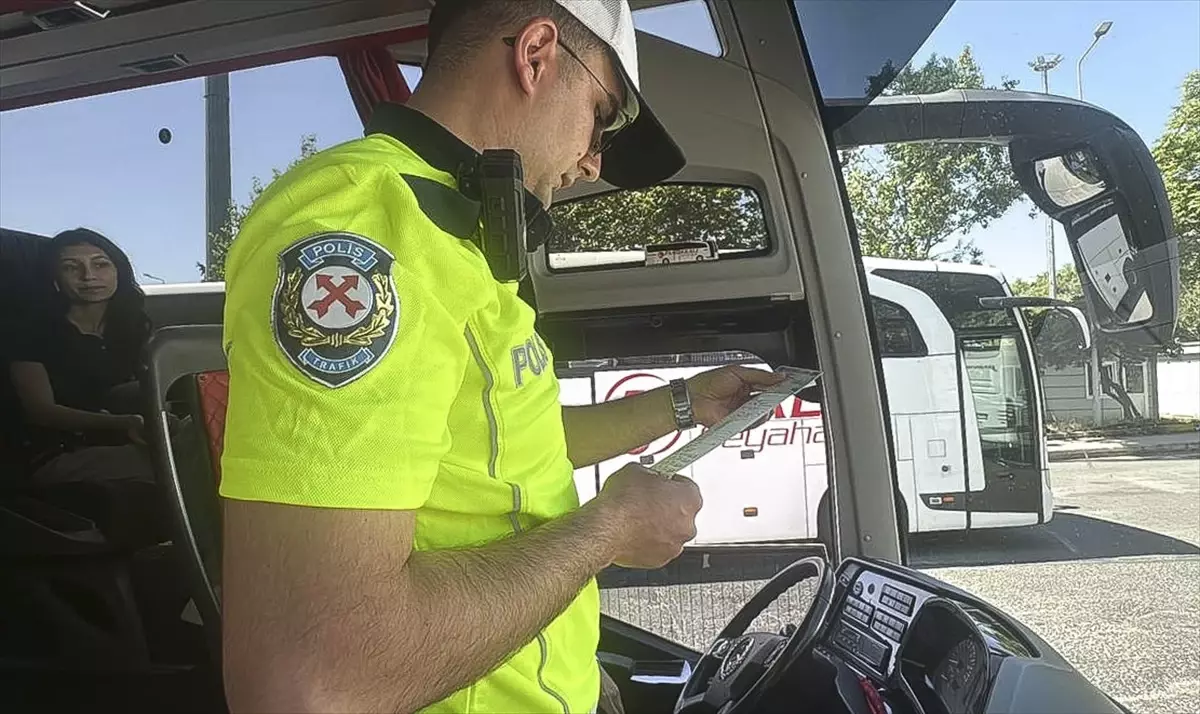 İstanbul'da Otobüs Denetimleri Sürüyor