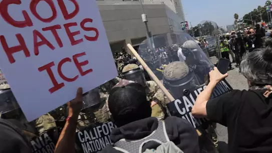 Los Angeles'ta Sınır Protestoları Şiddetlendi