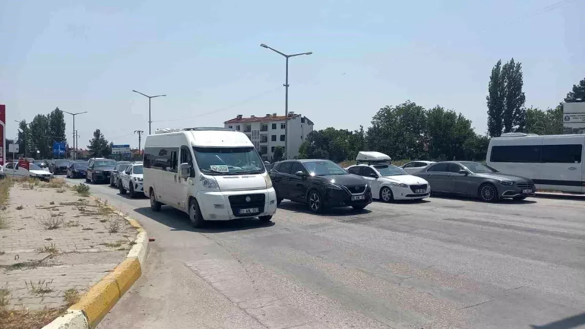 Afyonkarahisar'da Bayram Dönüşü Trafik Yoğunluğu