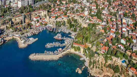 Antalya Mermerli Plajı'nda Şezlong Ücreti 500 TL Olarak Belirlendi