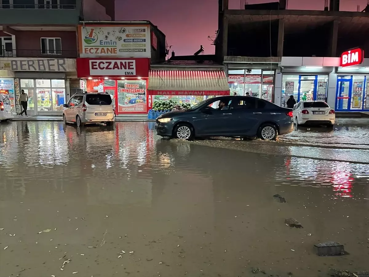 Diyadin'de Sağanak Yağış Hayatı Olumsuz Etkiledi